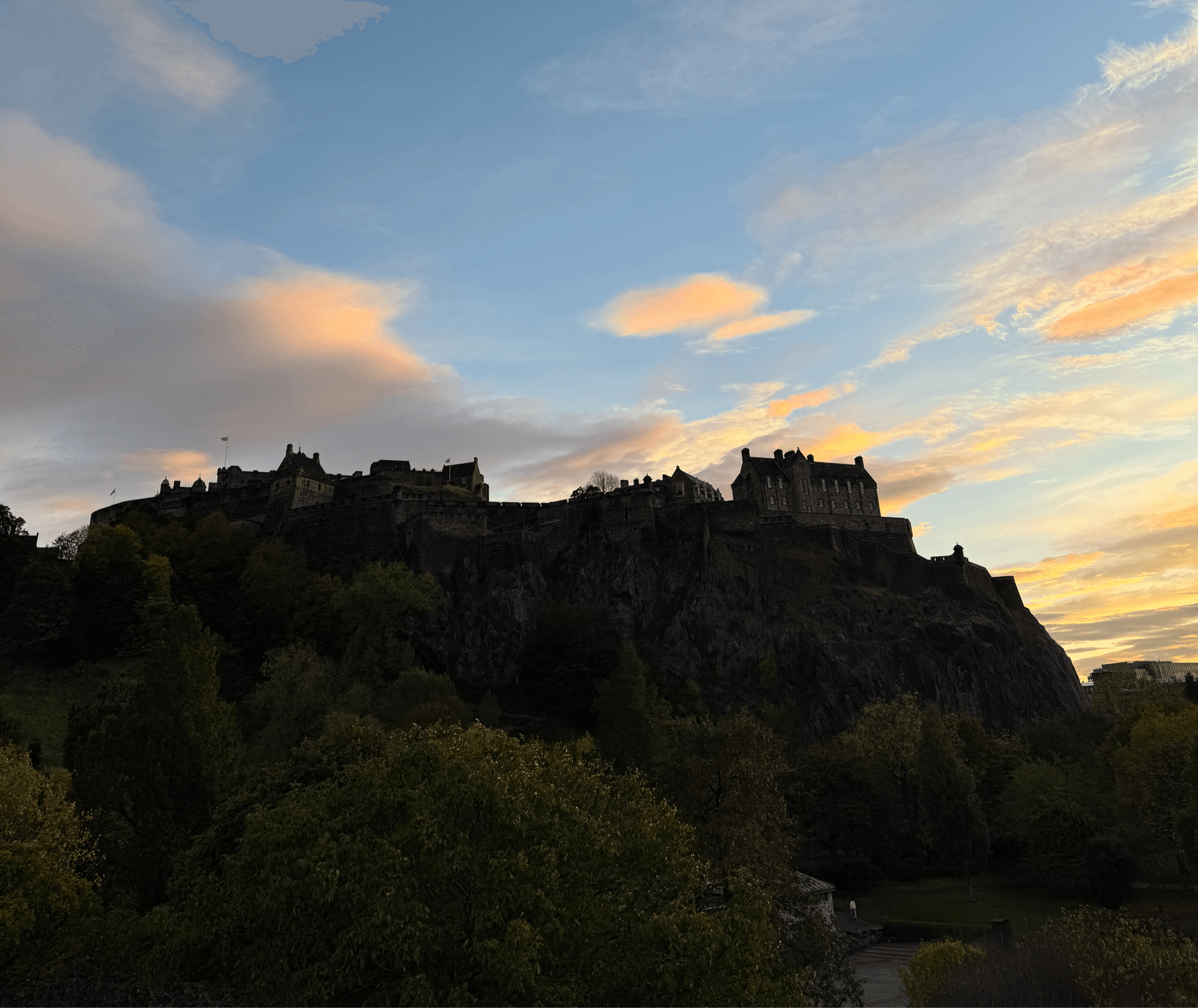 Vintage Sourcing & Castle Hopping: Edinburgh, Scotland